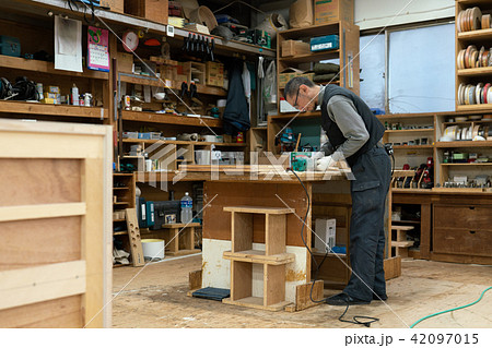 工場 職人 大工 作業員 木工 工場 職人 大工 作業員 木工 42097015