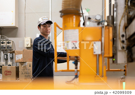 工場、職人、操作 作業 大工 作業員 工場、職人、操作 作業 大工 作業員 42099309