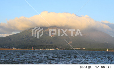 夕焼けに染まる桜島 夕焼けに染まる桜島 42100131