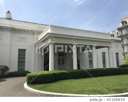 アメリカ ホワイトハウス　ウエストウイング　昼間 42100639
