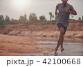 Blurred image of black men runner are running 42100668