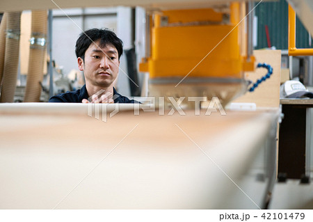 工場、職人、操作 作業 大工 作業員 工場、職人、操作 作業 大工 作業員 42101479