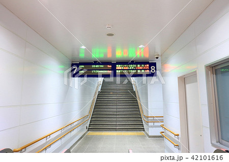 JR博多駅の構内・通路・案内・掲示板 42101616