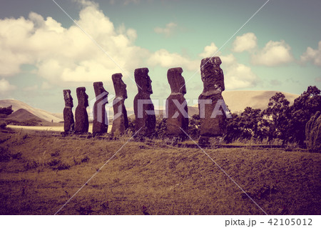 Moais statues, ahu Akivi, easter island 42105012