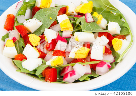 Fresh prepared salad with eggs and vegetables 42105106