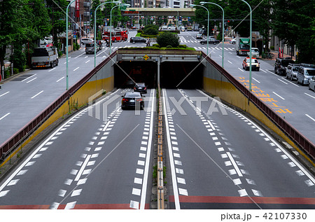 東京の幹線道路 昭和通り 宝町付近のアンダーパス 南方向　a 42107330