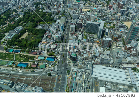大阪天王寺駅付近。都市風景。谷町筋。 42107992