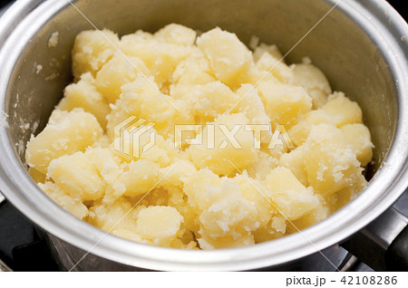 粉ふき芋(料理中) 粉ふき芋(料理中) 42108286