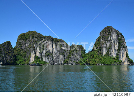 ベトナム、ハロン湾 42110997