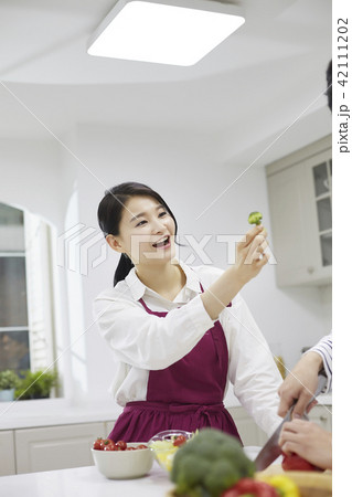 女性 女 女の子 42111202