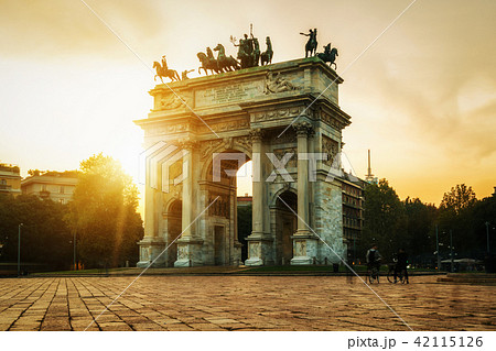 Arco della Pace in Milan , Italy Arco della Pace in Milan , Italy 42115126