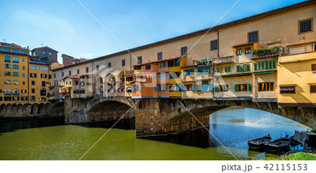 Ponte Vecchio Bridge in Florence - Italy Ponte Vecchio Bridge in Florence - Italy 42115153