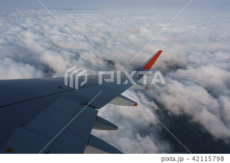 飛行機の主翼 airplane 飛行機の主翼 airplane 42115798