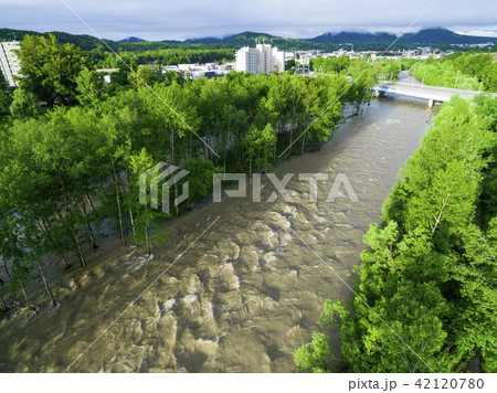 増水する川(空撮) 増水する川(空撮) 42120780