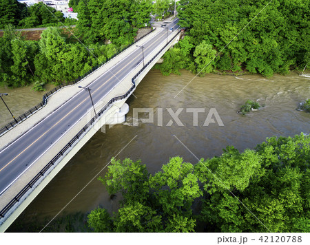 増水する川(空撮) 増水する川(空撮) 42120788