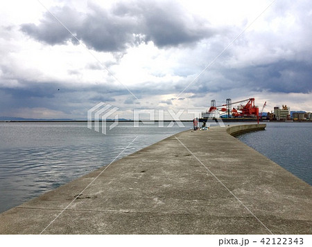 津名港の堤防｜兵庫淡路市 42122343