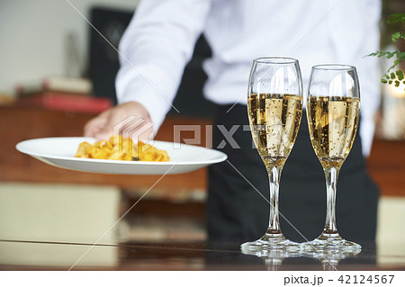 ウェイター ウェイター 42124567