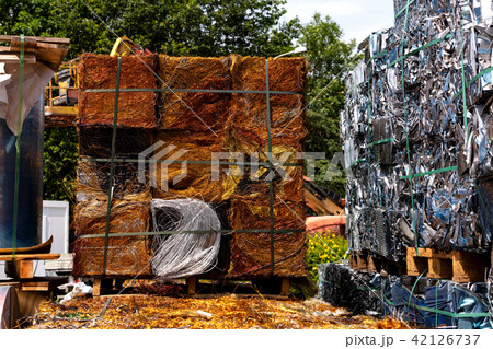 aluminum wires in cubes 42126737