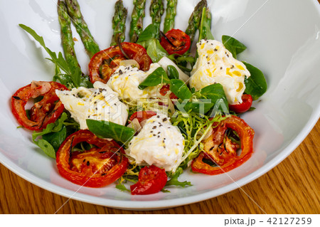 Salad with cheese and asparagus 42127259
