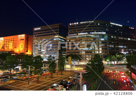 夜の福岡市博多駅周辺 博多駅から博多駅正面を撮影の写真素材 4216