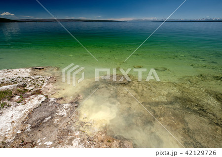Yellowstone Lake, Wyoming, USA 42129726