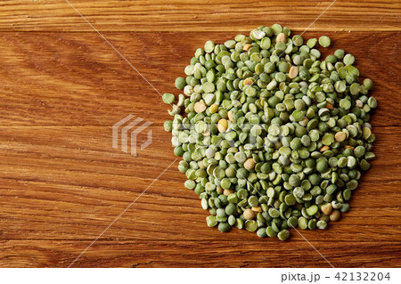 Pile of green peas on rustic wooden background, close-up, top view, selective focus. 42132204