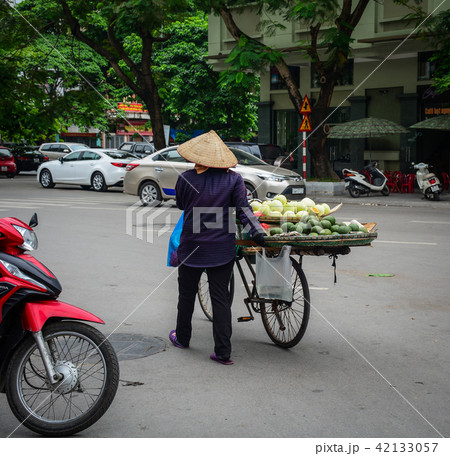 A vendor on street 42133057