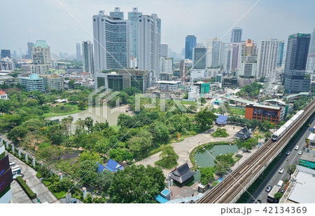 タイ王国首都バンコク、プロンポン駅周辺 42134369