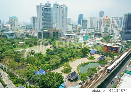 タイ王国首都バンコク、プロンポン駅周辺、高架鉄道、スカイトレイン、BTS 42134374