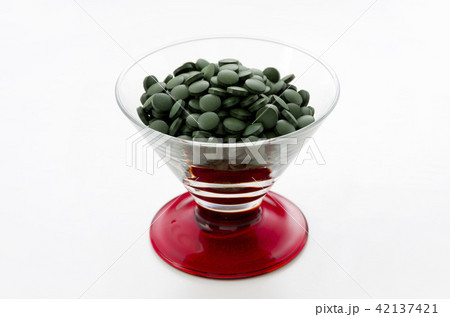 緑色の錠剤 42137421