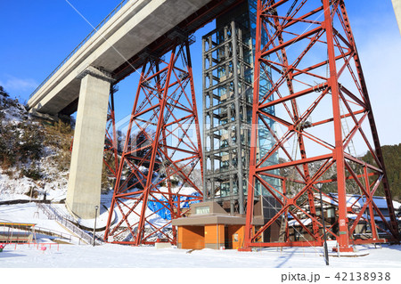 余部橋梁(余部鉄橋)「空の駅」と余部の漁村集落の冬景色「山陰海岸ジオパーク」「山陰海岸国立公園」 余部橋梁(余部鉄橋)「空の駅」と余部の漁村集落の冬景色「山陰海岸ジオパーク」「山陰海岸国立公園」 42138938