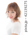 若い女性　ヘアスタイル 42139275