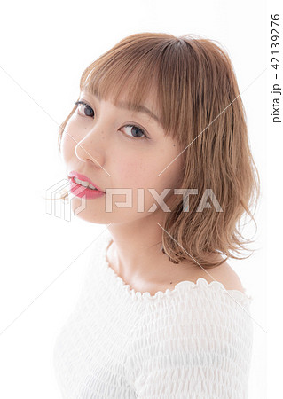 若い女性 ヘアスタイル 若い女性 ヘアスタイル 42139276
