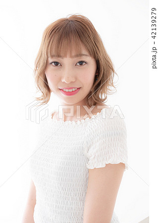 若い女性 ヘアスタイル 若い女性 ヘアスタイル 42139279