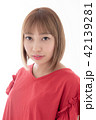若い女性　ヘアスタイル 42139281