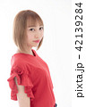 若い女性　ヘアスタイル 42139284