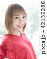 若い女性　ヘアスタイル 42139286