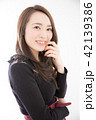 若い女性　ヘアスタイル 42139386