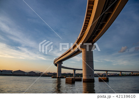三重県　四日市港に新しくできた橋　いなばポートライン 42139610