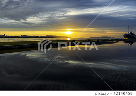 博多湾の夕日 42140459