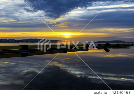 博多湾の夕日 42140463