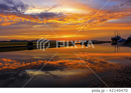 博多湾の夕日 42140470
