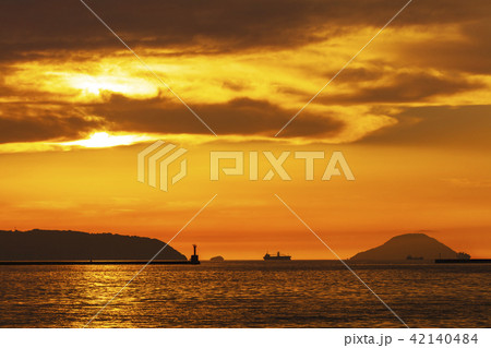 博多湾の夕日 42140484
