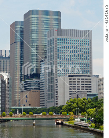 水都大阪 難波橋から見る栴檀木橋と中之島のビル群 42141635
