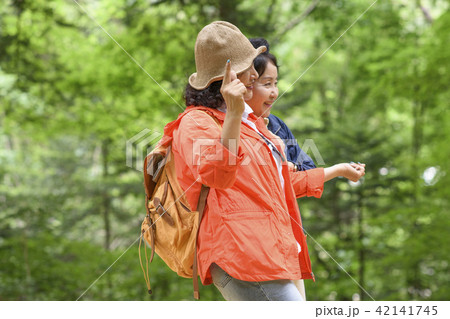 東洋人 旅行 自然 42141745