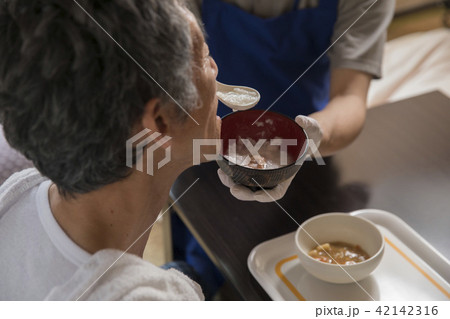 在宅介護 42142316