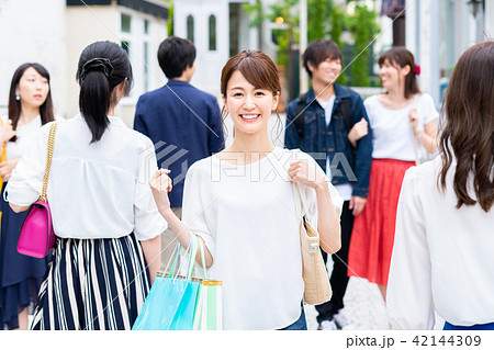 若い女性 若い女性 42144309