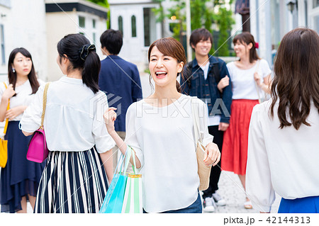 若い女性 若い女性 42144313