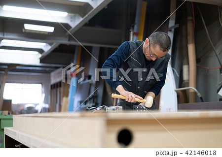 工場　職人　大工　作業　作業員 42146018