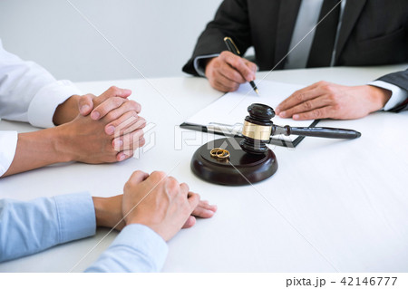 Agreement prepared by lawyer signing decree of divorce (dissolut 42146777